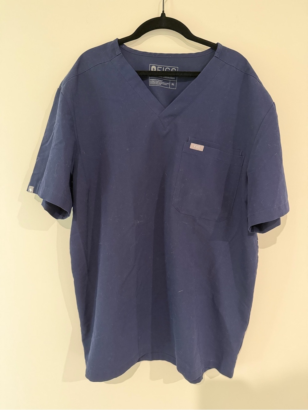 Figs Men’s Navy Short Sleeve V-Neck Scrub Top
